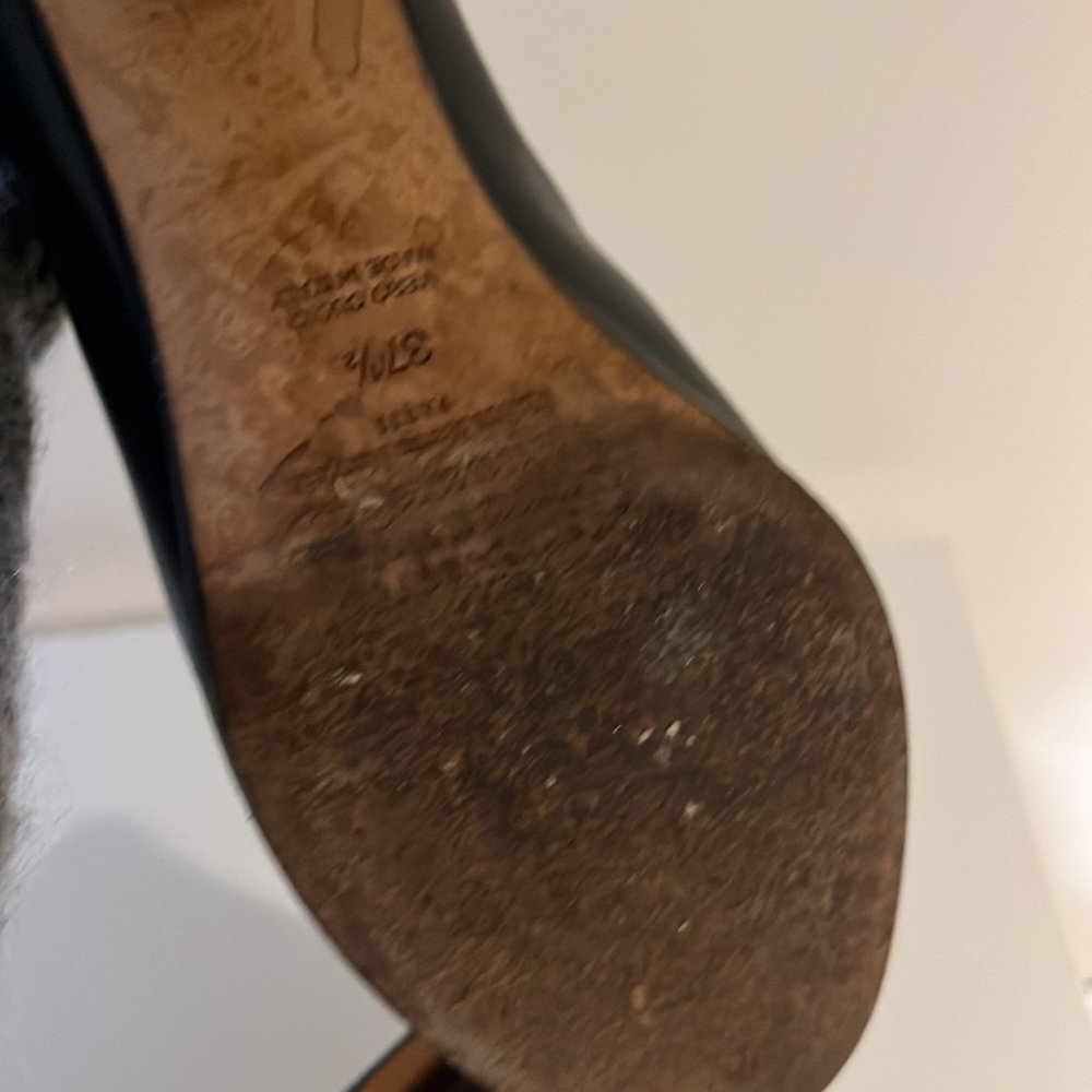Maison Margiela booties. Well loved but extremely amazing quality. - Picture 9 of 9